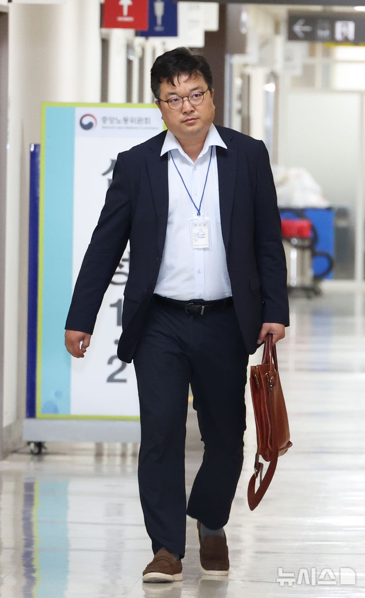 협상장 향하는 김형로 삼성전자 부사장