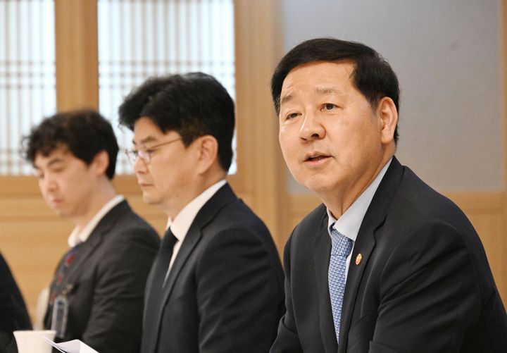 [서울=뉴시스] 구윤철 경제부총리 겸 재정경제부 장관이 12일 서울 종로구 정부서울청사에서 국채시장 자문위원회를 주재하고 있다. (사진=재정경제부 제공) 2026.05.12. photo@newsis.com *재판매 및 DB 금지