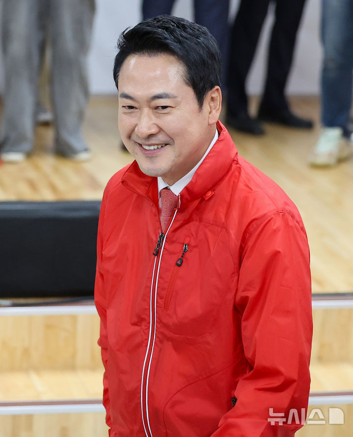 [대구=뉴시스] 이무열 기자 = 장동혁 국민의힘 대표가 12일 대구 수성구 국민의힘 경북도당에서 열린 선거대책위원회 발대식에 참석하고 있다. 2026.05.12. lmy@newsis.com