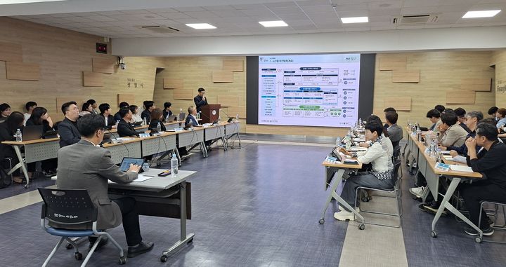 [광명=뉴시스] 광명시가 12일 시청 중회의실에서 '데이터스테이션 및 통합플랫폼 구축 사업' 착수보고회를 진행 중이다. (사진=광명시 제공) 2026.05.13. photo@newsis.com *재판매 및 DB 금지