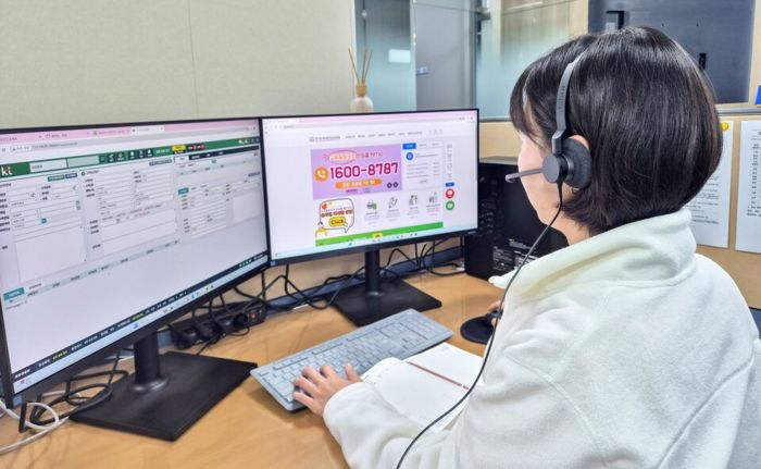 [수원=뉴시스] 경기도교육청이 지난해 3월부터 도입한 교권보호 핫라인 '안심콜 탁(TAC)' 운영 모습. (사진=경기도교육청 제공) 2026.05.13. photo@newsis.com *재판매 및 DB 금지