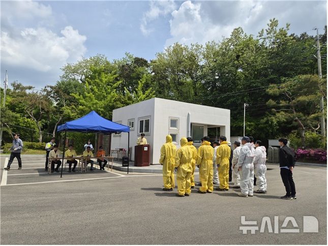 [의왕=뉴시스] 화학물질 유출사고 대응 합동훈련이 진행되고 있다. (사진=의왕시 제공) 2026.05.13. photo@newsis@newsis.com