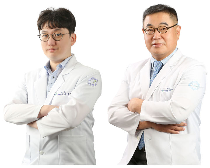 [양산=뉴시스] 양산부산대병원 외과 정유석·이상수 교수. (사진=양산부산대병원 제공) 2026.05.13. photo@newsis.com *재판매 및 DB 금지