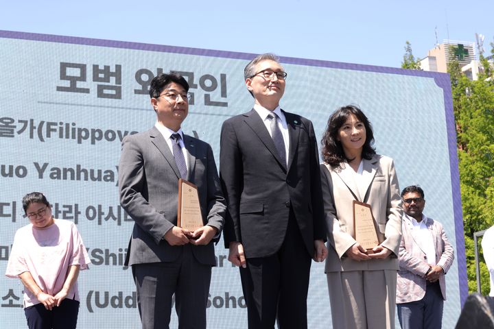 [대전=뉴시스] 배재대 국제처 대전시 '세계인 어울림 축제' 표창 수상식 기념촬영. (사진=배재대 제공) 2026.05.13. photo@newsis.com *재판매 및 DB 금지