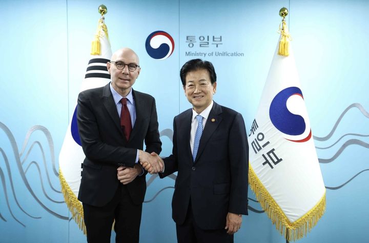 [서울=뉴시스]정동영 통일부 장관이 13일 볼커 튀르크 유엔 인권최고대표를 만난 모습. (사진=통일부 제공) 2026.05.13. *재판매 및 DB 금지