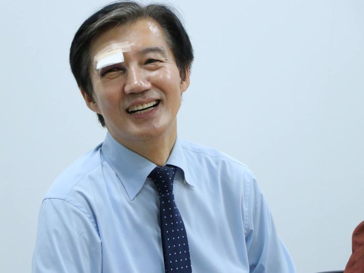 [서울=뉴시스] 경기 평택을 국회의원 재선거에 출마한 조국 조국혁신당 대표는 자신의 페이스북에 오른쪽 눈에 멍이 든 사진을 공개했다. (사진=조국 후보 페이스북) *재판매 및 DB 금지