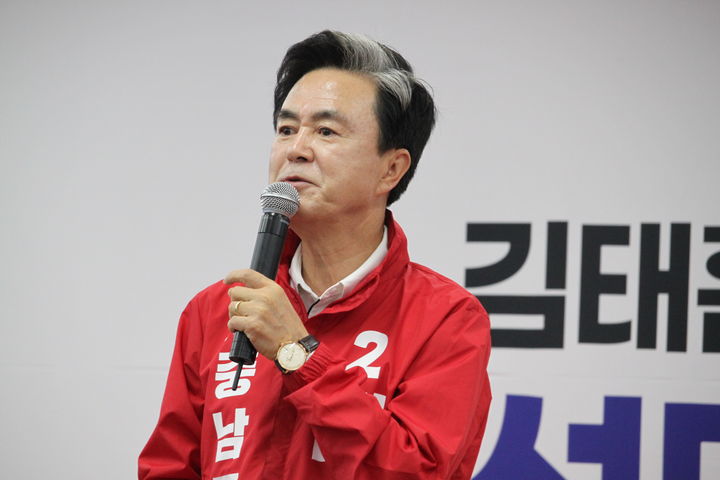 [천안=뉴시스] 최영민 기자 = 국민의힘 김태흠 충남도지사 후보가 13일 천안아산 지역 선대위 발대식을 가졌다. 2026.05.13. ymchoi@newsis.com *재판매 및 DB 금지