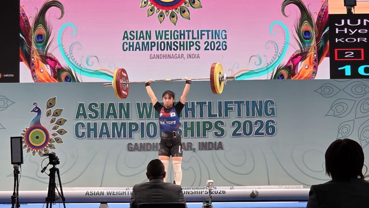 [서울=뉴시스]역도 정혜담, 아시아선수권 여자 53㎏급 한국주니어 신기록. (사진=대한역도연맹 제공)