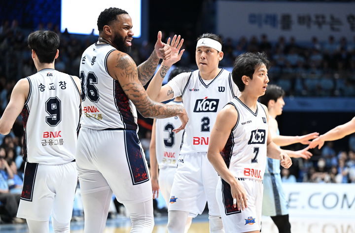 [서울=뉴시스] 프로농구 KCC, 고양 소노 꺾고 2025~2026시즌 LG전자 프로농구 챔피언결정전 우승. (사진=KBL 제공) *재판매 및 DB 금지