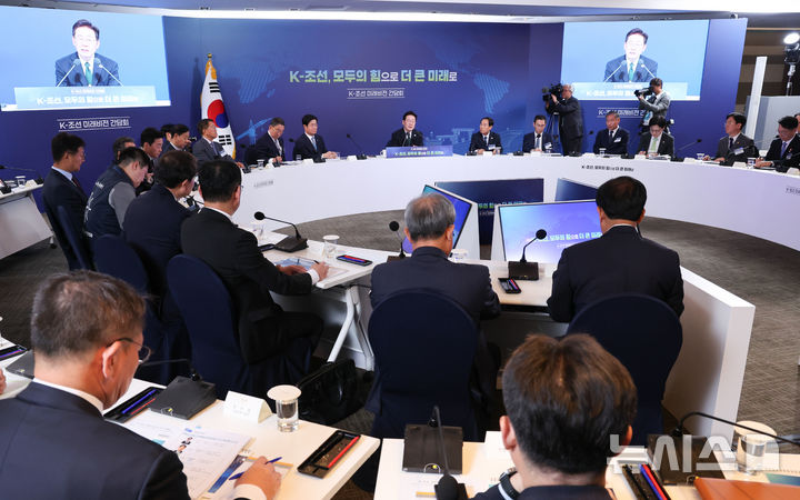 [울산=뉴시스] 고범준 기자 = 이재명 대통령이 13일 울산 동구 호텔현대 바이 라한 울산에서 열린 K-조선 미래비전 간담회에서 발언하고 있다. (청와대통신사진기자단) 2026.05.13. bjko@newsis.com