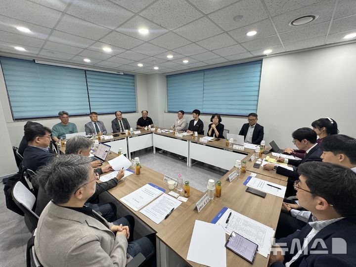 [서울=뉴시스] 대한수의사회가 13일 수의과학회관에서 2026년도 첫 산하단체장 간담회를 개최하고 있다. (사진= 대한수의사회 제공)