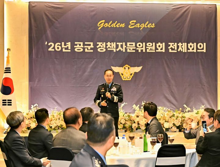 [서울=뉴시스] 지난 2월 3일 공군 정책자문위원회 전체회의에서 손석락 공군참모총장이 회의를 주관하고 있다. (사진=공군 제공) 2026.05.14. photo@newsis.com *재판매 및 DB 금지