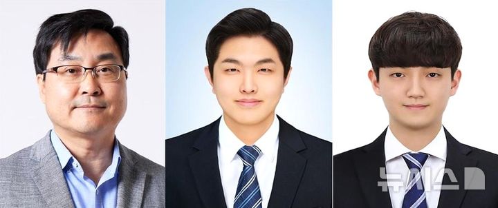 [포항=뉴시스] = 포스텍 화학공학과·배터리공학과 김원배 교수 연구팀이 리튬 금속 전지의 성능 저하 핵심 원인인 '리튬 부식' 현상을 정량으로 분석할 수 있는 모델을 개발하고, 배터리 부식을 효과적으로 막는 이중 층 보호막 기술을 구현했다. 사진 왼쪽부터 김 교수, 화학공학과 강송규 박사, 배터리공학과 통합과정 홍서찬씨. (사진=포스텍 제공) 2026.05.14. photo@newsis.com