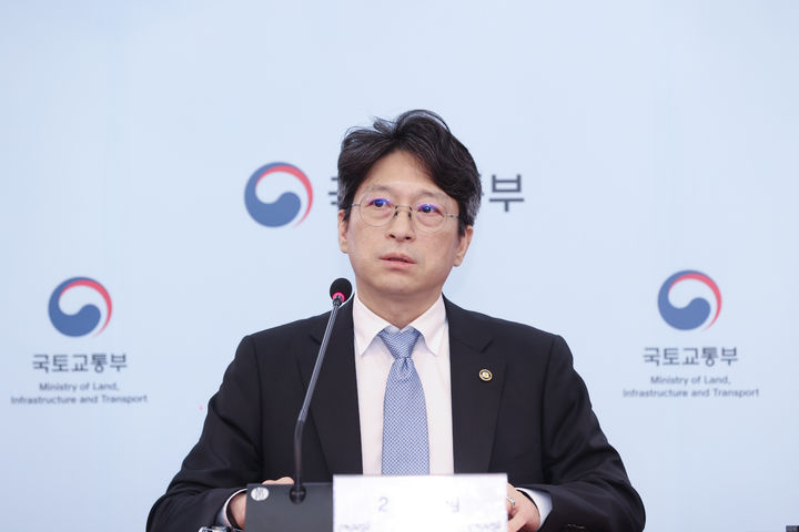 [서울=뉴시스]국토교통부는 홍지선 제2차관이 14일 오후 정부세종청사에서 5개 지방국토관리청과 함께 '아스콘 수급 현황 및 대응 방안 점검 회의'를 개최했다고 밝혔다. (자료=국토교통부 제공) 2026. 5. 14.&nbsp; *재판매 및 DB 금지