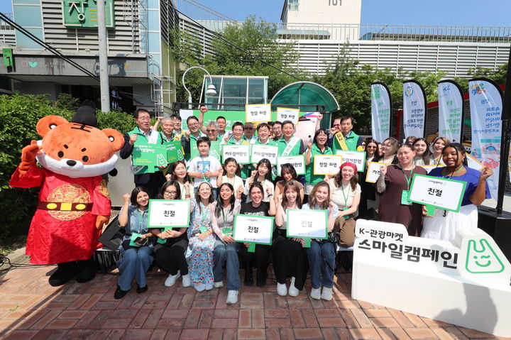 14일 서울 망원시장에서 열린 ‘K-관광마켓’ 2기 발대식. (사진=한국관광공사) *재판매 및 DB 금지