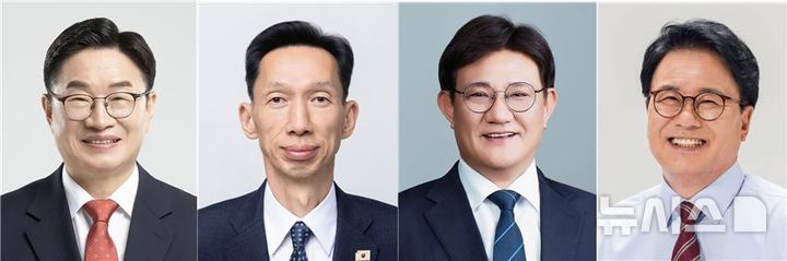 [창원=뉴시스]6월3일 실시하는 제9회 전국동시지방선거 후보 등록 첫날인 14일 경남도선관위에서 교육감선거 후보 등록을 마친 권순기(왼쪽부터), 김준식, 송영기, 오인태 후보.(사진=경남도선관위 제공)2026.05.14. photo@newsis.com