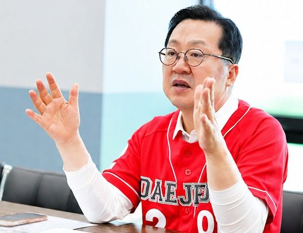 [대전=뉴시스] 조명휘 기자 = 이장우 국민의힘 6·3지방선거 대전시장 후보가 뉴시스와 인터뷰를 하고 있다. 2026.05.15. joemedia@newsis.com *재판매 및 DB 금지