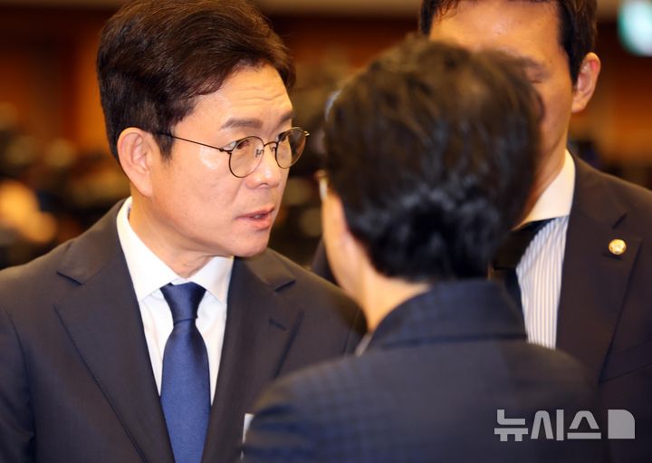 [서울=뉴시스] 박주성 기자 = 정원오 더불어민주당 서울시장 후보가 14일 오전 서울 중구 대한상공회의소 국제회의장에서 열린 정원오 더불어민주당 서울시장 후보 초청 편집인협회 포럼에 참석하고 있다. 2026.05.14. park7691@newsis.com