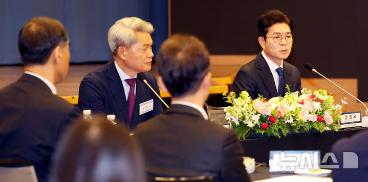 [서울=뉴시스] 박주성 기자 = 정원오 더불어민주당 서울시장 후보가 14일 오전 서울 중구 대한상공회의소 국제회의장에서 열린 정원오 더불어민주당 서울시장 후보 초청 편집인협회 포럼에서 참석자들의 질의에 답하고 있다. 2026.05.14. park7691@newsis.com