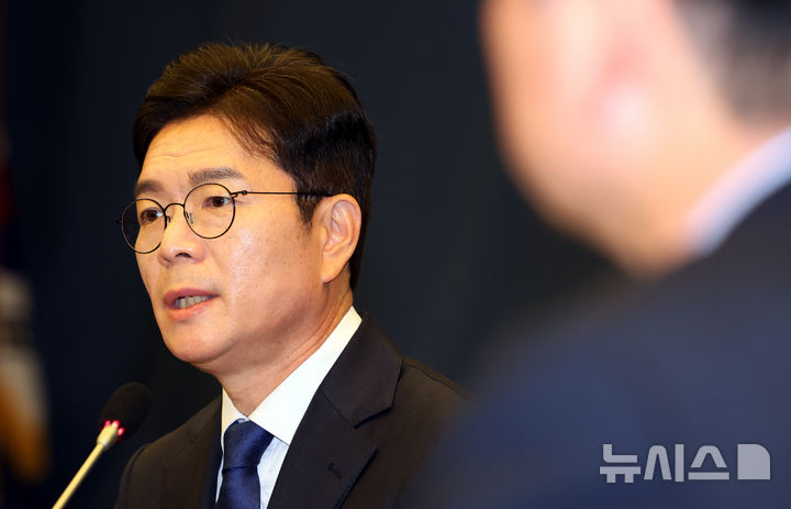 [서울=뉴시스] 박주성 기자 = 정원오 더불어민주당 서울시장 후보가 14일 오전 서울 중구 대한상공회의소 국제회의장에서 열린 정원오 더불어민주당 서울시장 후보 초청 편집인협회 포럼에서 참석자들의 질의에 답하고 있다. 2026.05.14. park7691@newsis.com