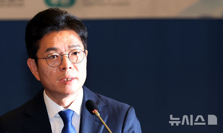 [서울=뉴시스] 박주성 기자 = 정원오 더불어민주당 서울시장 후보가 14일 오전 서울 중구 대한상공회의소 국제회의장에서 열린 정원오 더불어민주당 서울시장 후보 초청 편집인협회 포럼에서 참석자들의 질의에 답하고 있다. 2026.05.14. park7691@newsis.com