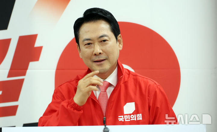 [세종=뉴시스] 강종민 기자 = 장동혁 국민의힘 대표가 14일 세종시 나성동에서 열린 최민호 세종시장 후보 선대위 발대식에서 축사를 하고 있다. 2026.05.14. ppkjm@newsis.com