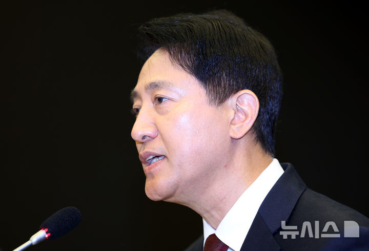 [서울=뉴시스] 최진석 기자 = 오세훈 국민의힘 서울시장 후보가 14일 서울 중구 대한상공회의소에서 열린 서울시장 후보 초청 편집인협회 포럼에서 발언하고 있다. 2026.05.14. myjs@newsis.com