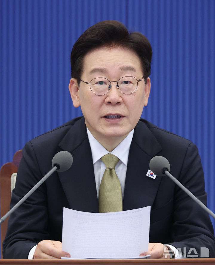 [서울=뉴시스] 최동준 기자 = 이재명 대통령이 14일 청와대에서 열린 수석보좌관회의에서 발언하고 있다. (청와대통신사진기자단) 2026.05.14. photocdj@newsis.com