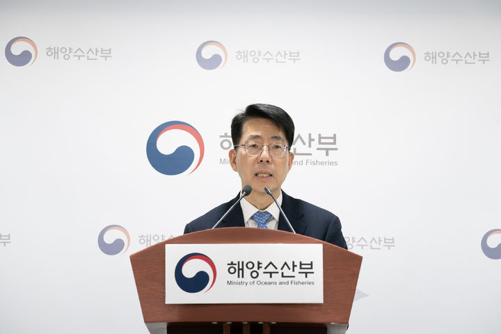 [서울=뉴시스] 황종우 해양수산부 장관이 14일 부산 해수부 청사에서 기자간담회를 진행하고 있다. (사진=해양수산부 제공) 2026.05.15 photo@newsis.com *재판매 및 DB 금지