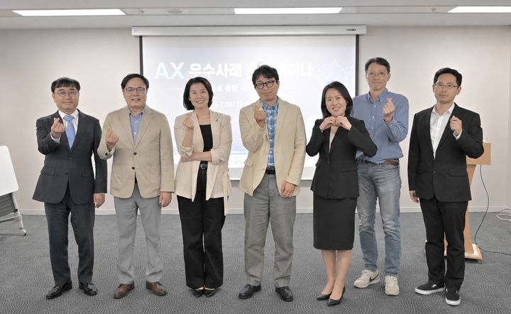 [서울=뉴시스]직방은 지난 7일 국가인공지능전략위원회가 주최한 민관 합동 세미나에서 '지킴 AI 진단' 서비스가 민간 AI 전환(AX)의 대표적 사례로 선정돼 서비스 고도화 로드맵을 공개했다고 15일 밝혔다. (사진=직방 제공) 2026. 5. 15. *재판매 및 DB 금지