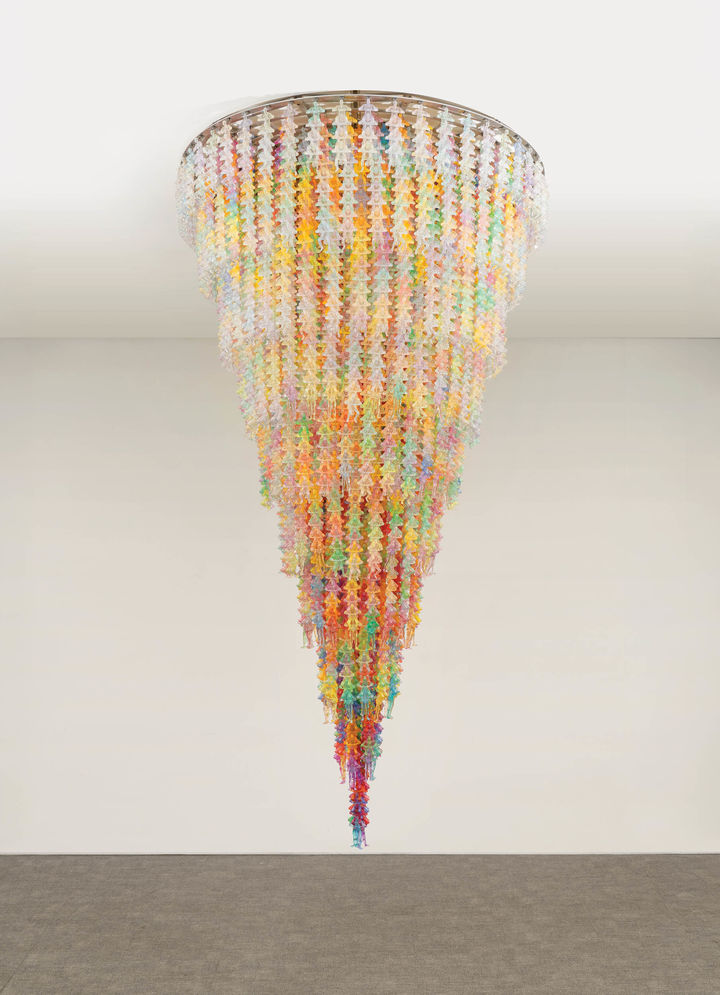 서도호, Cause & Effect, acrylic, aluminum disc, stainless steel frame, stainless steel cable, monofilament diameter 164×300(h)cm (original edition of 3 + AP 1/1) 추정가 2억8000만~6억 원. *재판매 및 DB 금지