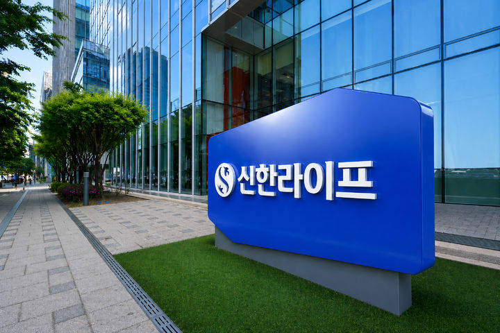 [서울=뉴시스] 신한라이프, 19년 연속 보험금지급능력 ‘AAA’ 최고등급 획득 이미지. (사진=신한라이프 제공) 2026.05.15. photo@newsis.com *재판매 및 DB 금지