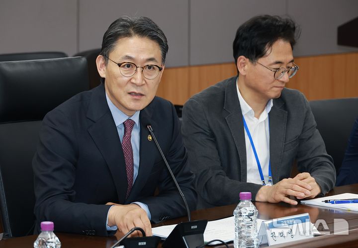 [서울=뉴시스] 권대영 금융위원회 부위원장이 15일 오후 열린 민·관합동 토큰증권 협의체 2차 회의에서 발언하고 있다. (사진=금융위원회 제공) 2026.05.15. 