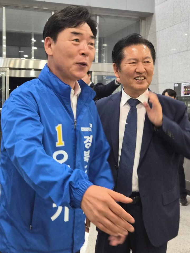[안동=뉴시스] 14일 정청래 당대표를 만난 오중기 더불어민주당 경북지사 후보. (사진=오중기 후보측 제공) 2026.05.15 photo@newsis.com *재판매 및 DB 금지