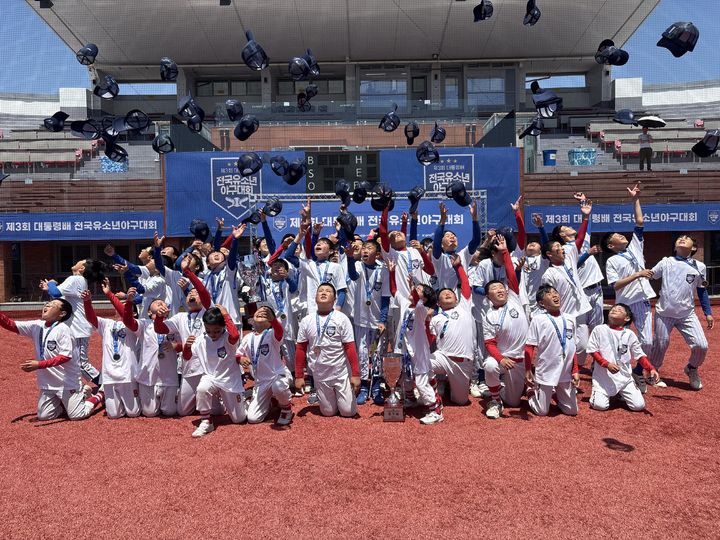 [서울=뉴시스] 제3회 대통령배 전국유소년야구대회에서 우승한 가동초. (사진 = 대한야구소프트볼협회 제공) *재판매 및 DB 금지