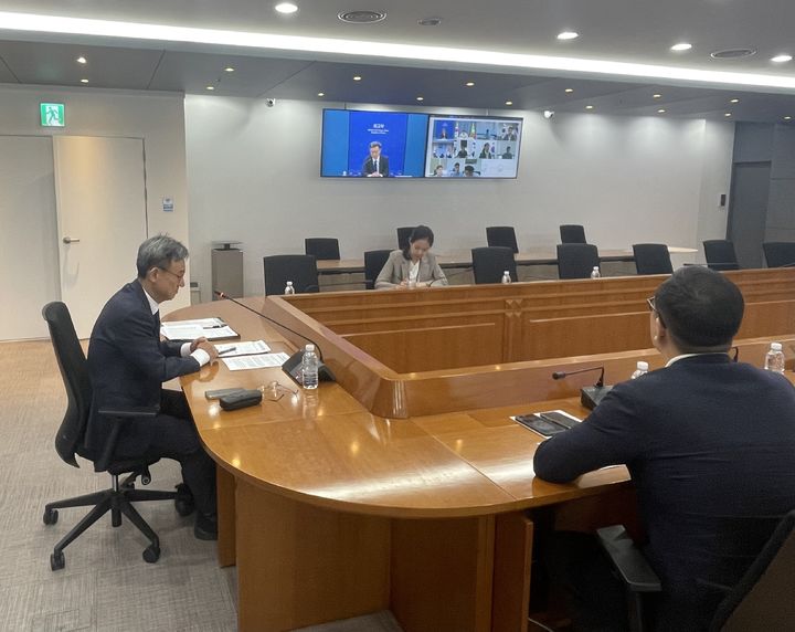 [서울=뉴시스]외교부는 캄보디아 내 온라인 스캠 단속 강화로 예상되는 '풍선효과'를 차단 및 대응하기 위해 15일 동남아 지역 12개 재외공관과 화상회의를 개최했다. *재판매 및 DB 금지