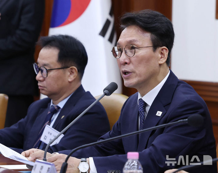 [서울=뉴시스] 조수정 기자 = 김민석 국무총리가 15일 오전 서울 종로구 정부서울청사에서 열린 민·관 대테러 업무혁신 TF 최종보고회의를 주재하고 있다. 2026.05.15. chocrystal@newsis.com