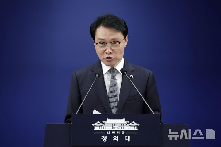 [서울=뉴시스] 최동준 기자 = 이규연 홍보소통수석이 15일 청와대에서 정부 인사 관련 브리핑을 하고 있다. 2026.05.15. photocdj@newsis.com