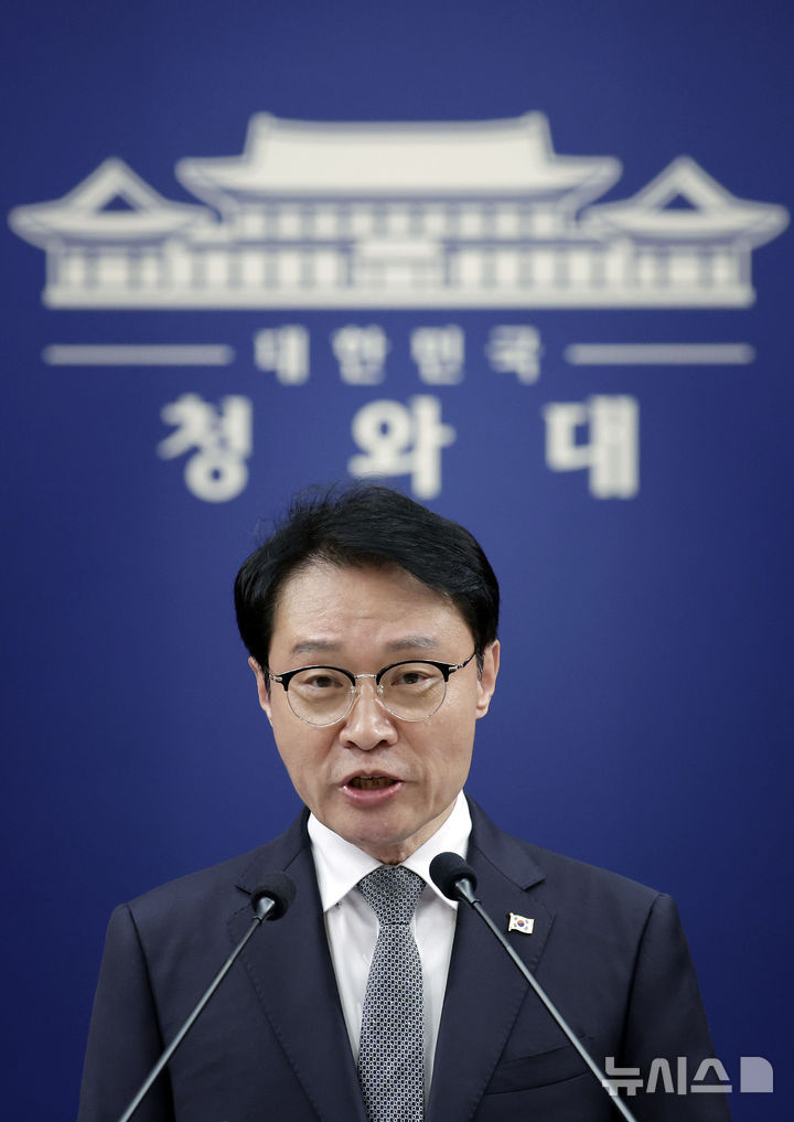 [서울=뉴시스] 최동준 기자 = 이규연 홍보소통수석이 15일 청와대에서 정부 인사 관련 브리핑을 하고 있다. 2026.05.15. photocdj@newsis.com
