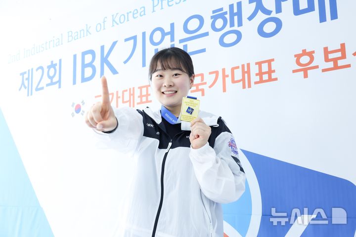 [서울=뉴시스]여자 50ｍ 소총 3자세 결선 한국 신기록 세운 김지은. (사진=대한사격연맹 제공)