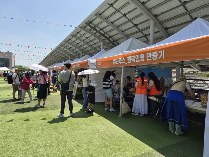 [용인=뉴시스] 용인시청서 열린 다문화 축제(사진=용인시 제공)2026.05.16.photo@newsis.com *재판매 및 DB 금지