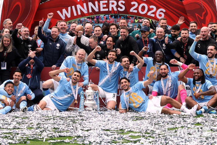 [런던=AP/뉴시스] 잉글랜드 프로축구 프리미어리그 맨체스터 시티 선수단. 2026.05.16.