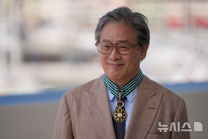 박찬욱, 프랑스 문화예술공로훈장 받았다