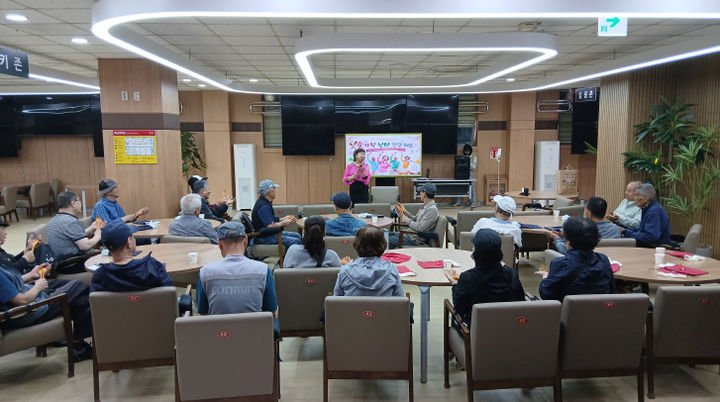[세종=뉴시스] 한국마사회 종로 마실학교 수업 모습. (사진=한국마사회 제공) *재판매 및 DB 금지