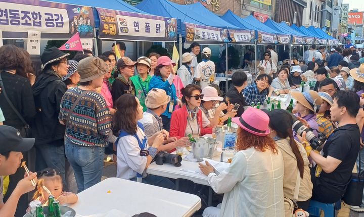 '슬기로운 치킨로드, 그 시절의 우리' 행사장(사짅=익산시 제공) *재판매 및 DB 금지