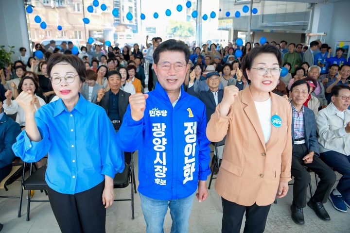 [광양=뉴시스] 정인화 광양시장 선거사무소에서 선거대책위원회 출범식이 열리고 있다. (사진=선거사무소 제공) 2026.05.17. photo@newsis.com *재판매 및 DB 금지
