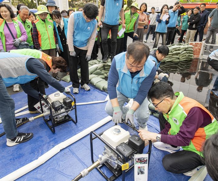 [서울=뉴시스] 지난 4월 풍수해종합훈련. (사진=용산구 제공) 2026.05.17. photo@newsis.com *재판매 및 DB 금지