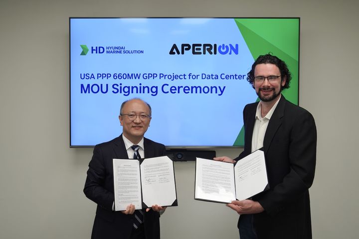 [서울=뉴시스] HD현대마린솔루션은 최근 미국 에너지 인프라 개발 기업 AEG(Aperion Energy Group)와 데이터센터 전력용 엔진 유지·보수를 위한 업무협약을 체결했다고 밝혔다. 왼쪽부터 HD현대마린솔루션 박영언 AM SOLUTION 부문장, AEG 아론 휠러 최고경영자. (사진=HD현대마린솔루션 제공) photo@newsis.com *재판매 및 DB 금지