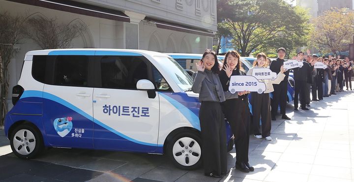 2025년 10월 취약계층 위한 ‘이동차량 지원사업’ 차량 전달식 (사진=하이트진로 제공) *재판매 및 DB 금지