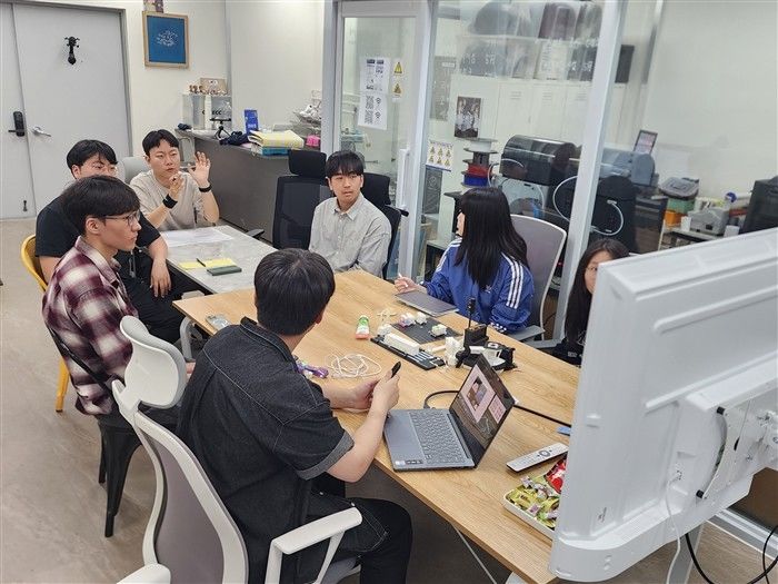 [대전=뉴시스] ㈜크리크 기업 방문 모습. (사진=국립한밭대 제공) 2026.05.18. photo@newsis.com *재판매 및 DB 금지